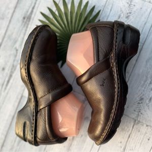 BOC BORN BROWN NURSING CLOGS WOODEN HEEL SIZE 9.5